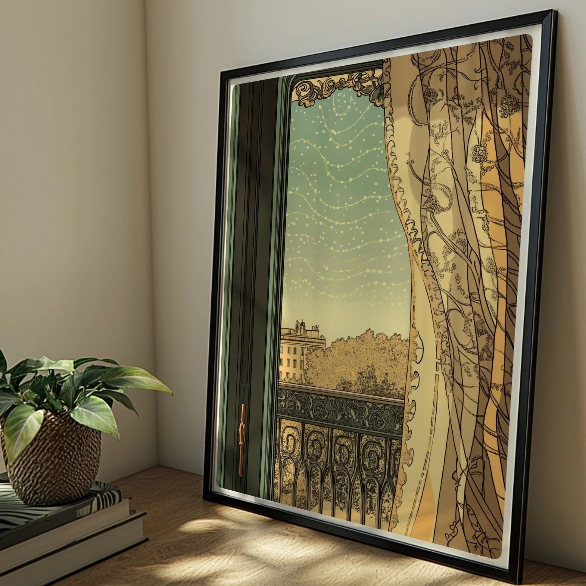 Poster ist im schwarzem Rahmen 50x70 cm und hat ein Bild eines Fensters mit luftigen Vorhängen. Poster erinnert an Jugendstil Illustration mit seinem Stil.